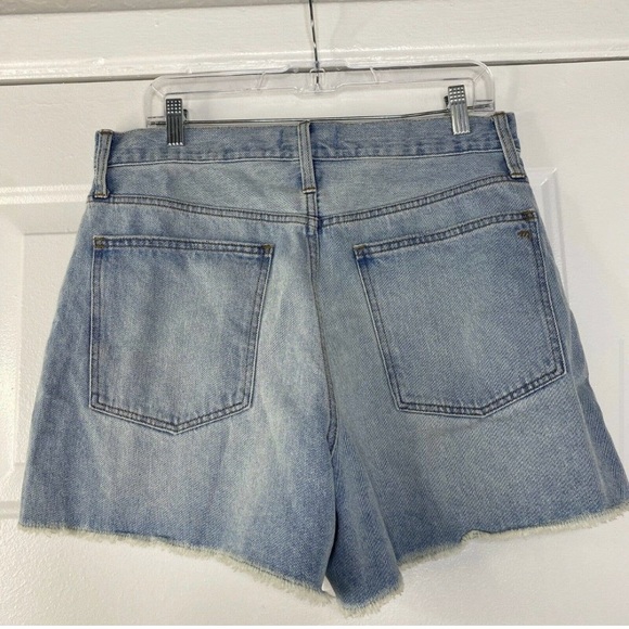 NWT Madewell The Momjean Short in Byers Wash: Ripped Edition MC652 Size 30 - Picture 4 of 6